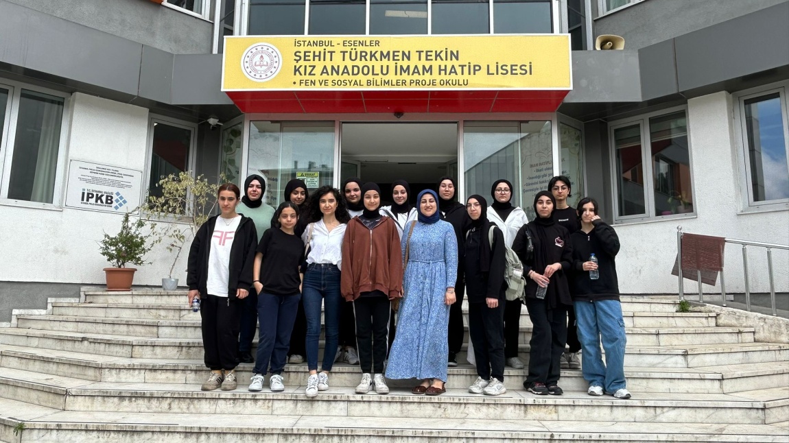 8. Sınıf Öğrencileri ile Şehit Türkmen Tekin Kız İmam Hatip Lise Gezisi Düzenlendi